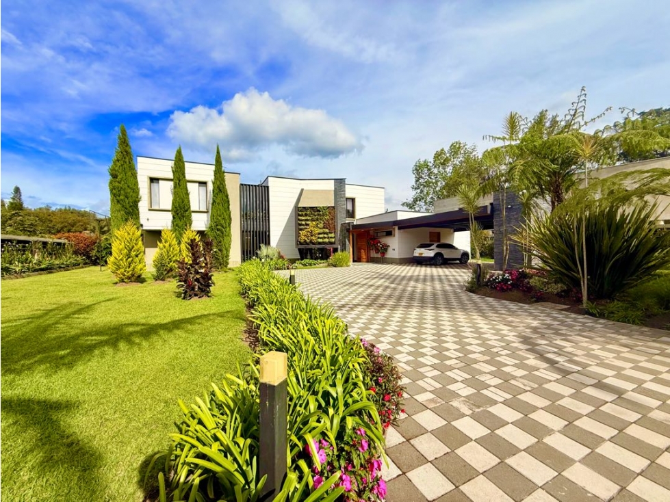 Moderna y Exclusiva Casa Campestre Para Venta en Rionegro Llanogrande