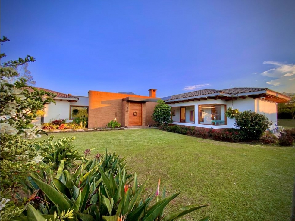 Venta Casa Campestre Diseño Colonial Exotica Vista Parcelación La Ceja