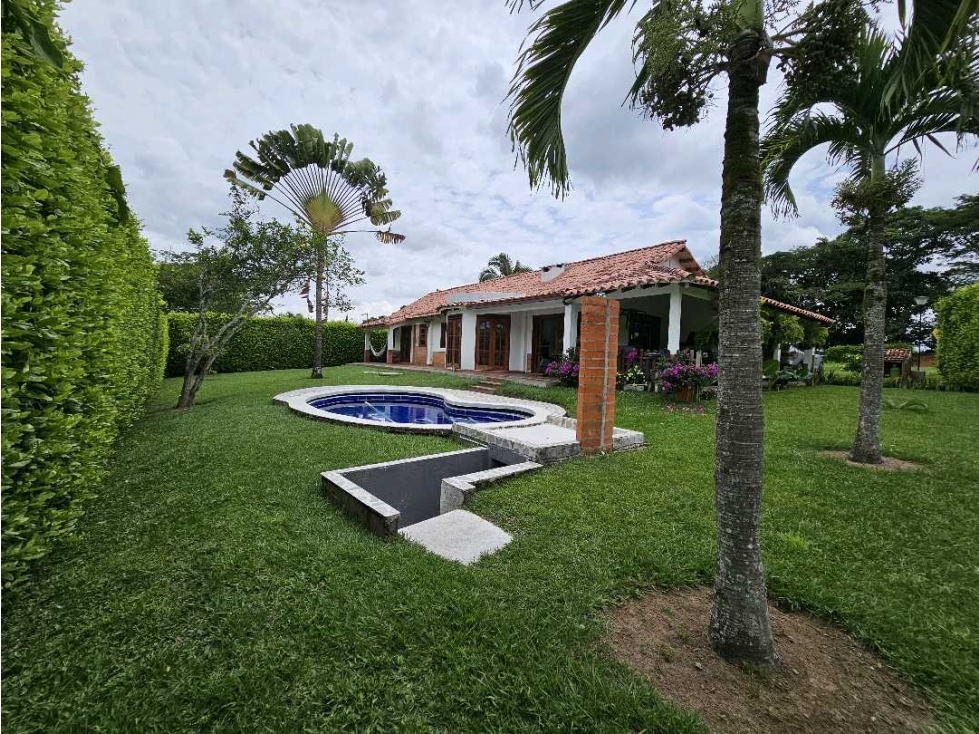 Casa campestre semiremodelada, con piscina privada. Unidad cerrada. — foto 3