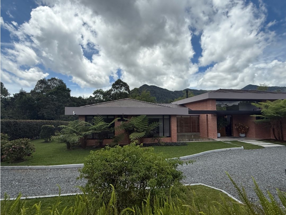 Casa campestre vía San Antonio la Ceja [CM]