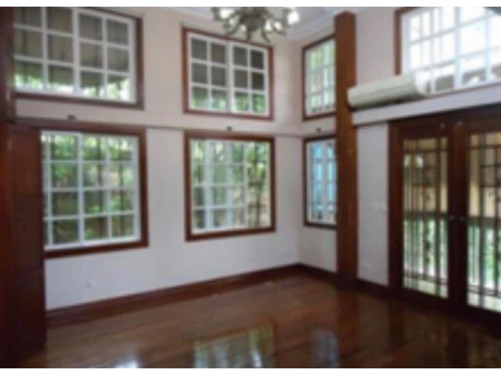 CASA REMODELADA DE 642m2 CONTRUCCIÓN, 6 RECÁMARAS, ANCON
