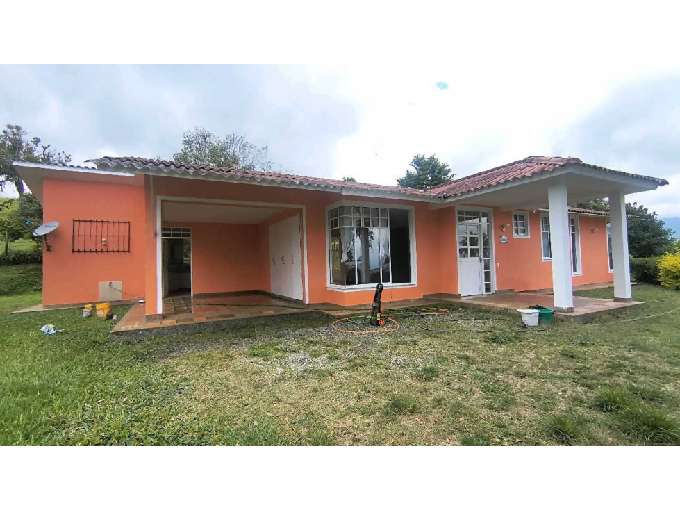 CASA CHALET VIA CIRCASIA ARRIENDO VISTA A LA CIUDAD