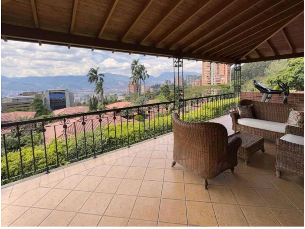 Casa Cola del Zorro con vist Poblado Medellin 730 metros 3900 mill — foto 2