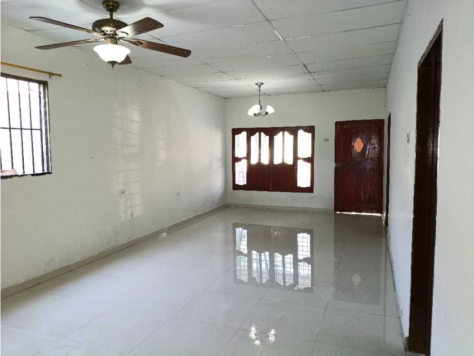 CASA COMERCIAL CON EXCELENTE ESPACIO PARA BODEGAJE Y OFICINAS — foto 2