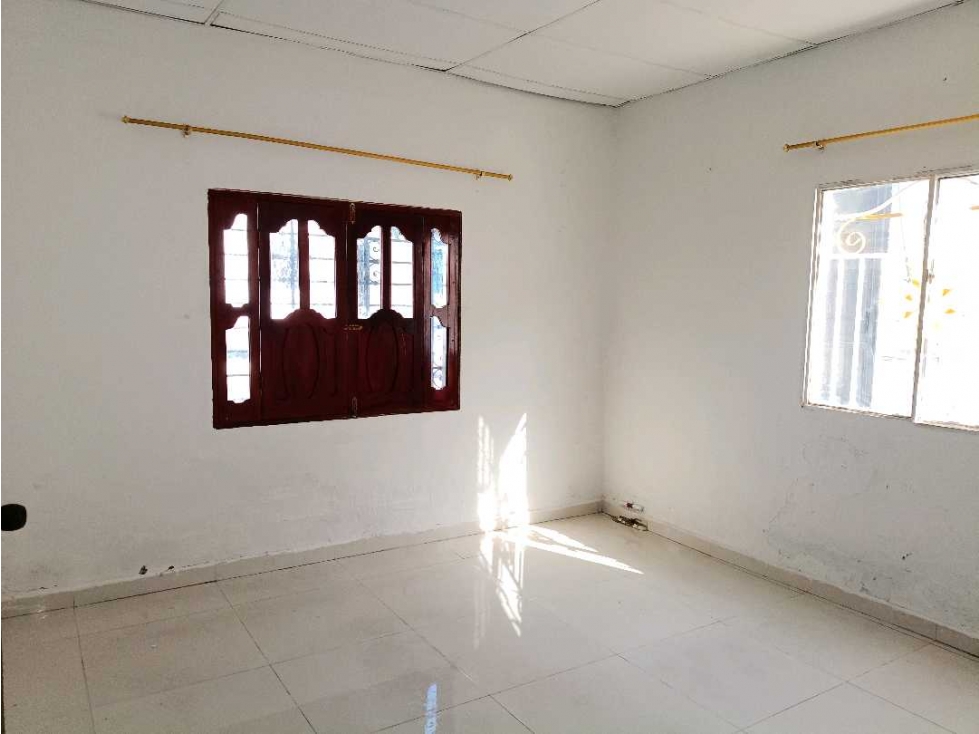 CASA COMERCIAL CON EXCELENTE ESPACIO PARA BODEGAJE Y OFICINAS — foto 3