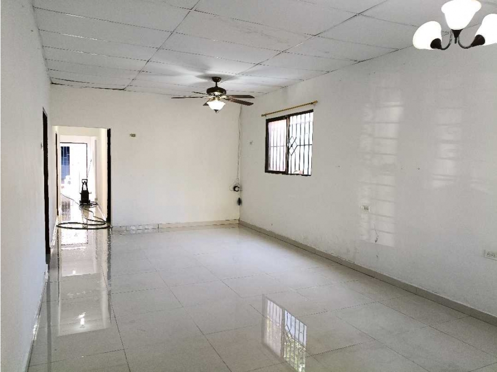 CASA COMERCIAL CON EXCELENTE ESPACIO PARA BODEGAJE Y OFICINAS — foto 4