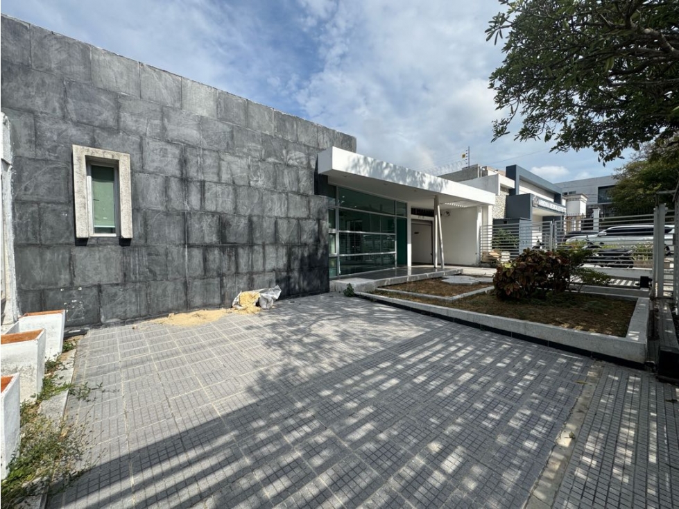 CASA COMERCIAL CON SEGURIDAD PARA EMPRESA EN EL POBLADO — foto 2