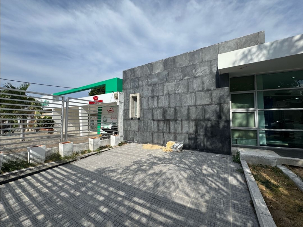 CASA COMERCIAL CON SEGURIDAD PARA EMPRESA EN EL POBLADO — foto 6