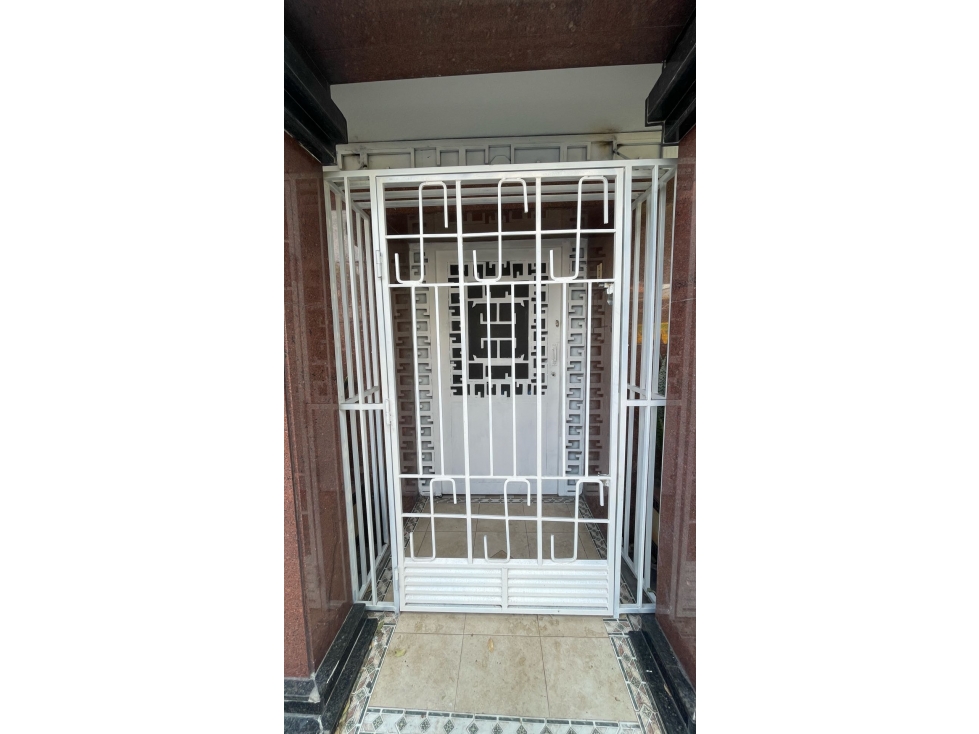 CASA COMERCIAL EN ARRIENDO / CABECERA DEL LLANO - 3