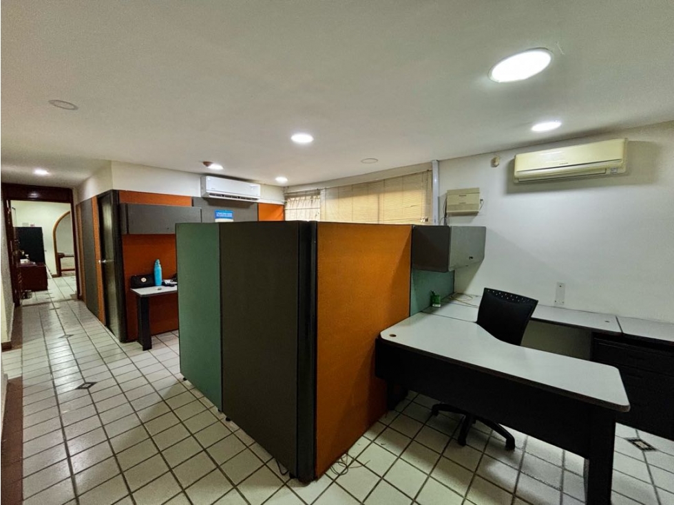 CASA COMERCIAL EN VENTA CON INFRAESTRUCTURA EMPRESARIAL. EL PRADO — foto 4