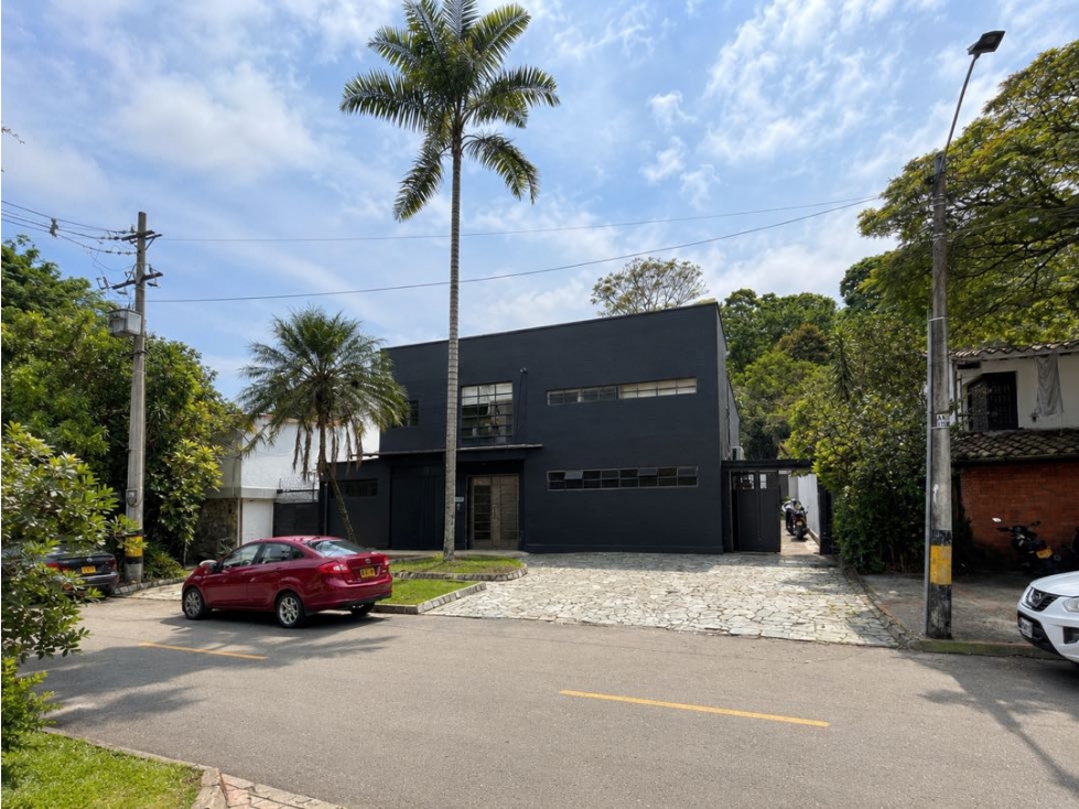 Casa comercial patio bonito !!!