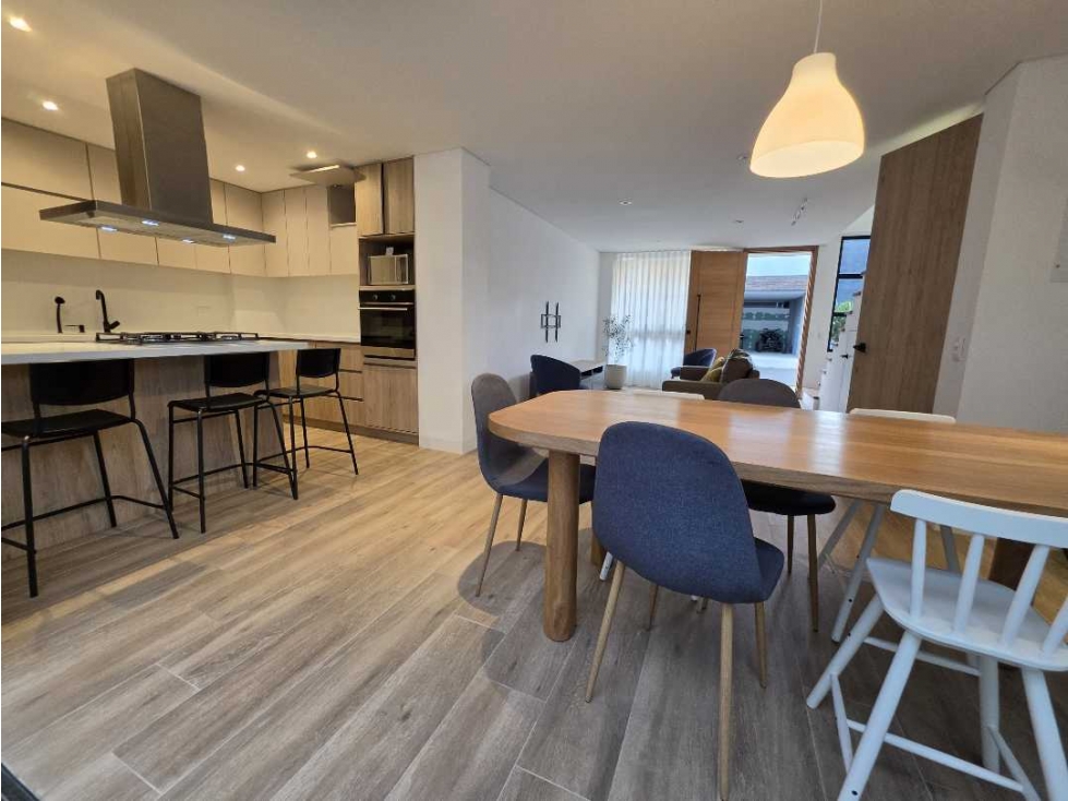 Casa como nueva, con 1 año de uso, en la Milla de Oro de La Ceja