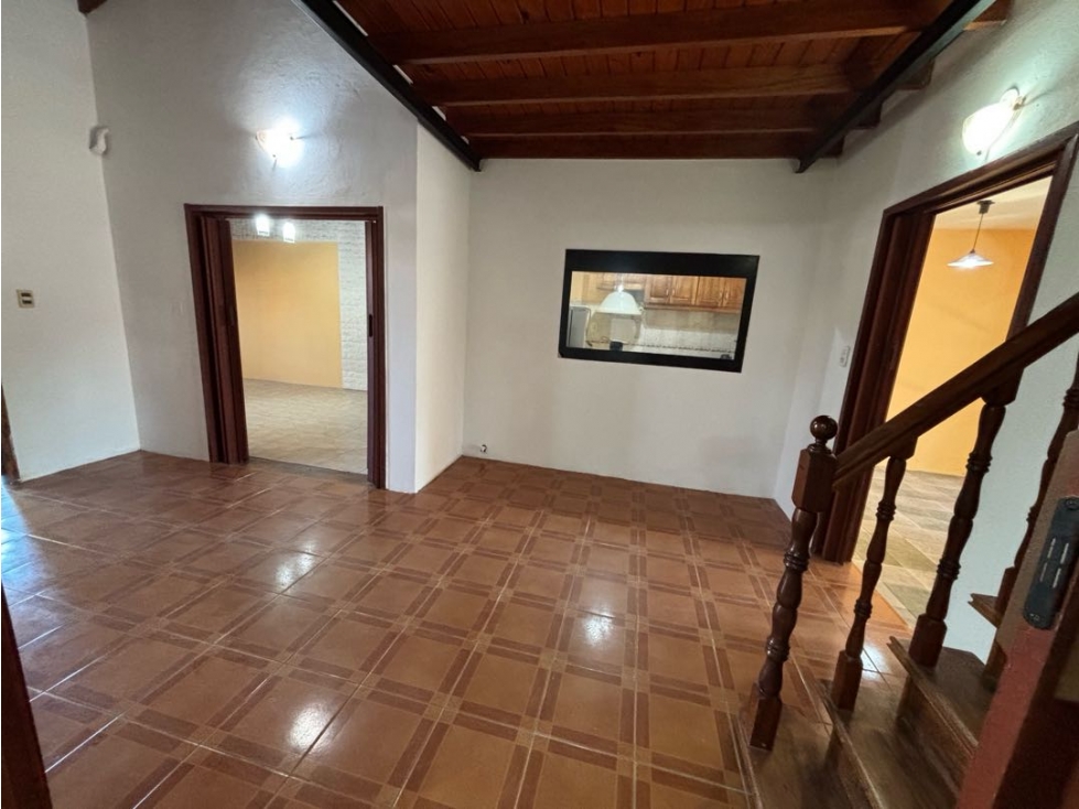 Casa con 3 dormitorios, cochera, jardin y quincho en venta - 6