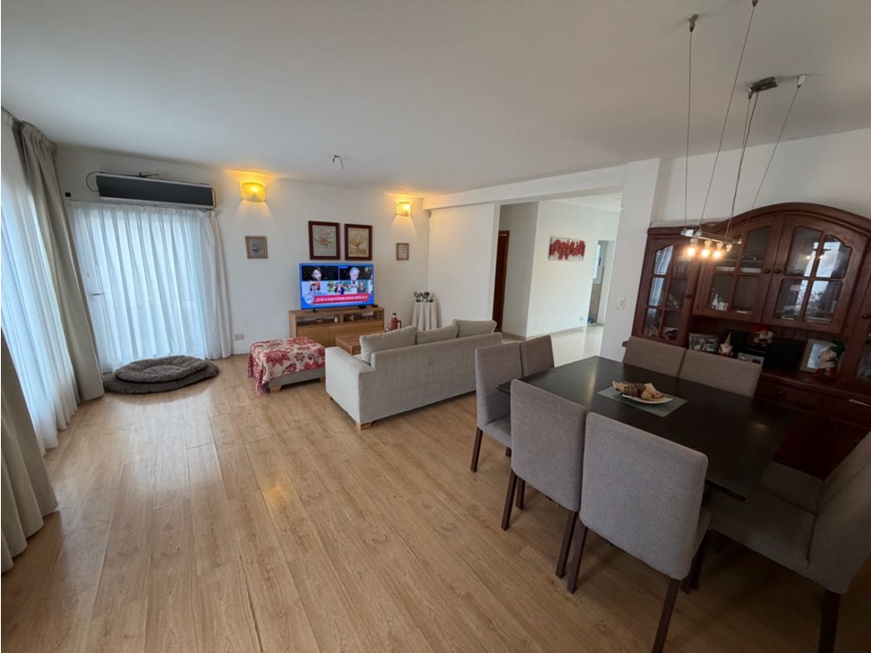Casa con 3 dormitorios, parque con piscina, y cochera en venta - 3