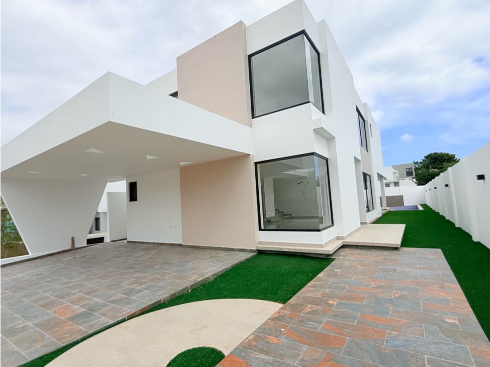 Casa con acabados modernos en urb ciudad del mar