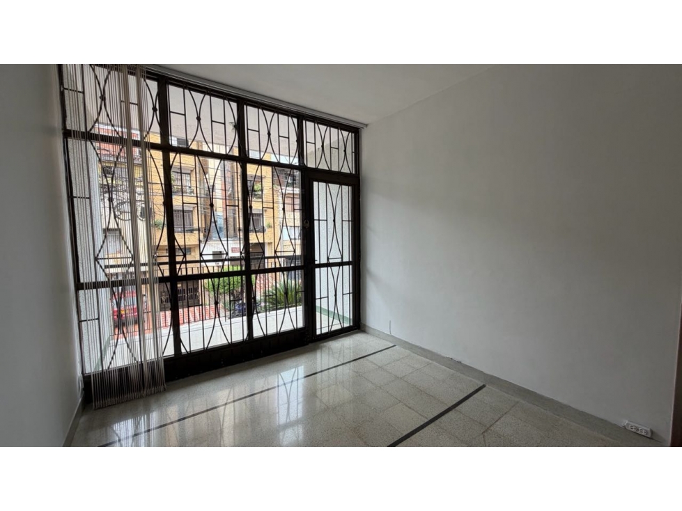 CASA CON ALTO POTENCIAL DE DESARROLLO Y AMPLIA TERRAZA — foto 4