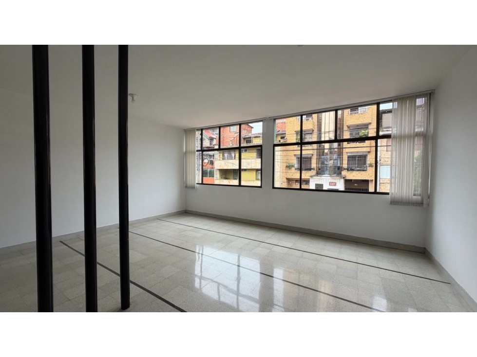CASA CON ALTO POTENCIAL DE DESARROLLO Y AMPLIA TERRAZA — foto 5