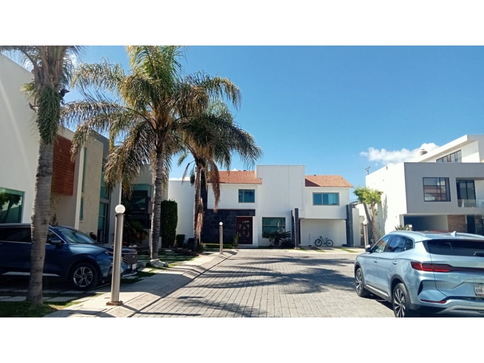 Casa con amplia construcción en Misión de Santiago, Pachuca - 1