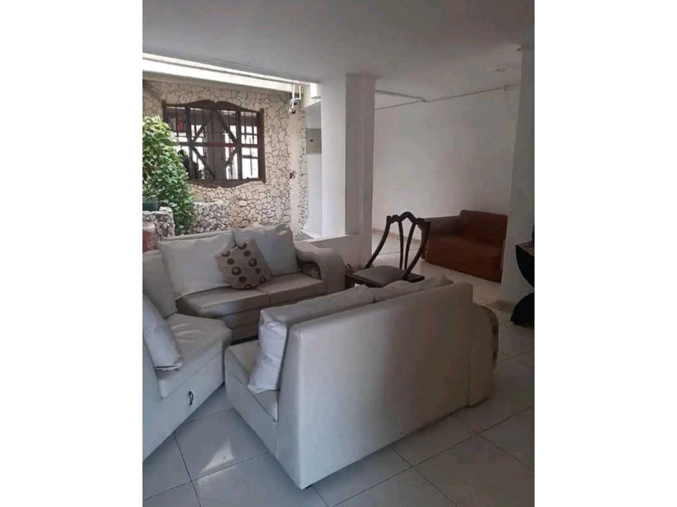Casa con 2 apartamentos y local cerca al centro histórico Santa Marta — foto 2
