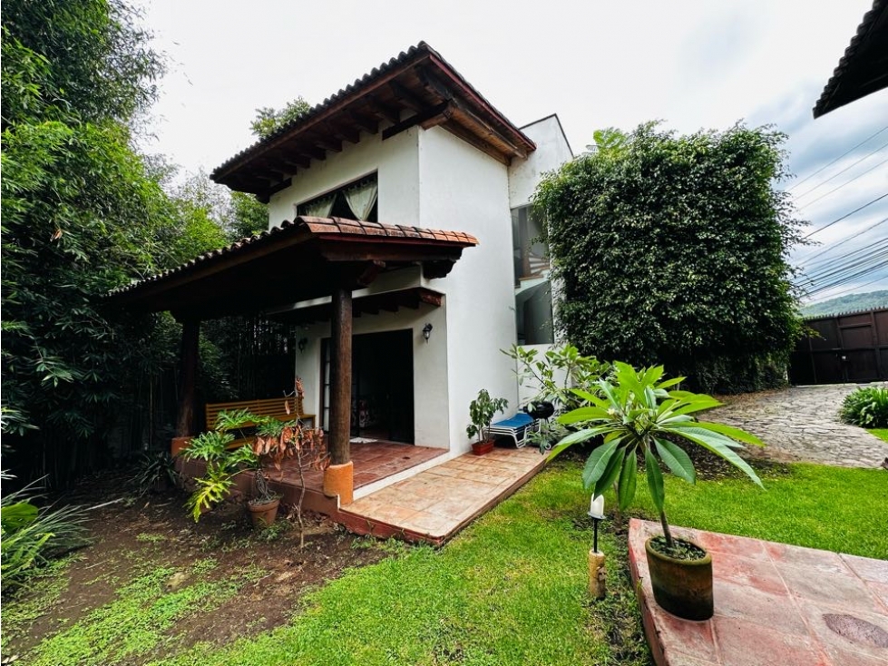 CASA CON BUNGALOW EN RENTA/CENTRO/ VALLLE DE BRAVO. — foto 2