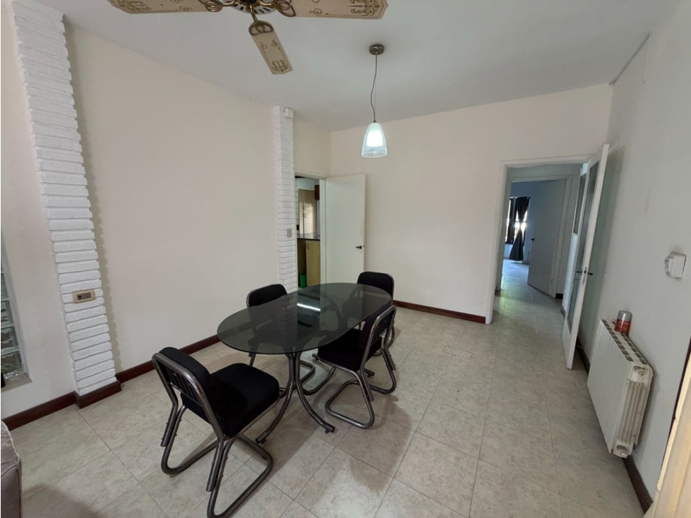 Casa con cuatro dormitorios, cochera, quincho, y piscina a la venta - 5
