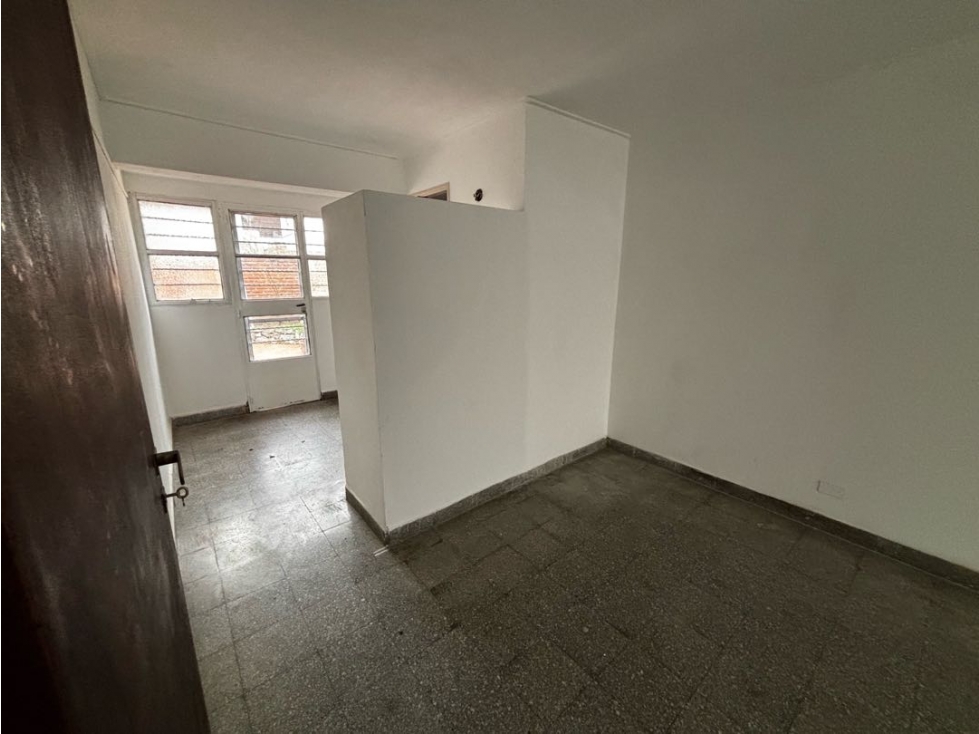Casa con cuatro dormitorios, jardin y cochera en alquiler — foto 6