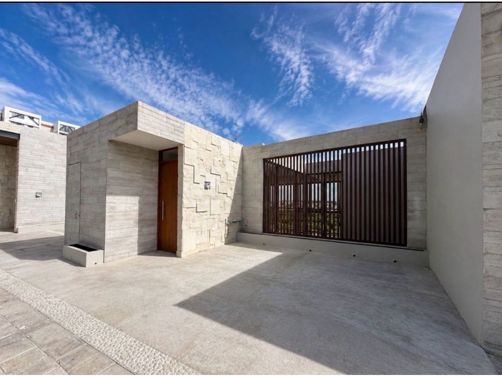 Casa con doble altura en Lomas de Angelópolis Puebla - 1