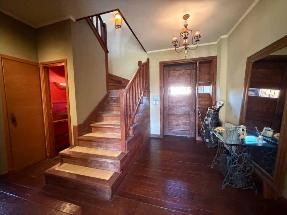 Casa con dos dormitorios, jardin, quincho y cochera a la venta - 5