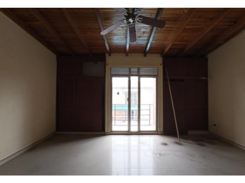 Casa con garaje en venta — foto 3