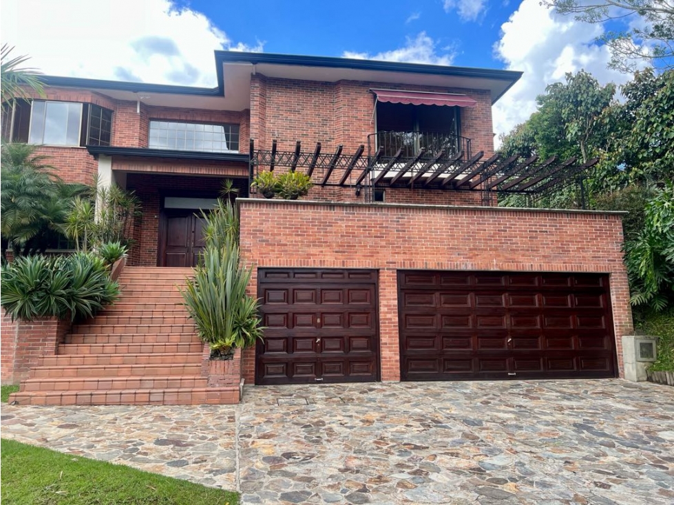 Casa con gran jardín en unidad exclusiva! San lucas.