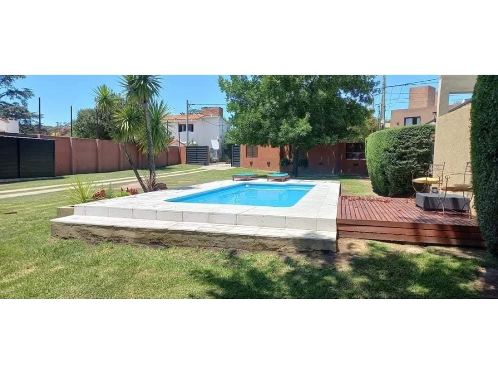 Casa en venta en villa carlos Paz con gran terreno - 1