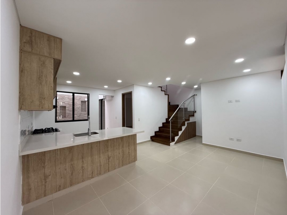 Casa con habitación en primer piso, unidad cerrada — foto 4