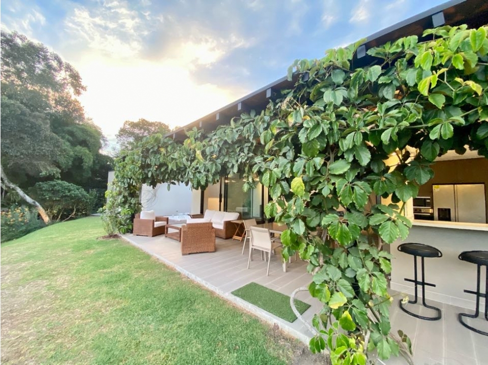 Casa con Jacuzzi y Turco en Llanogrande en Arriendo