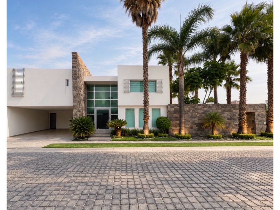Casa en venta con jardín de 350 m² en Vista Real ¿Te gustaría verla