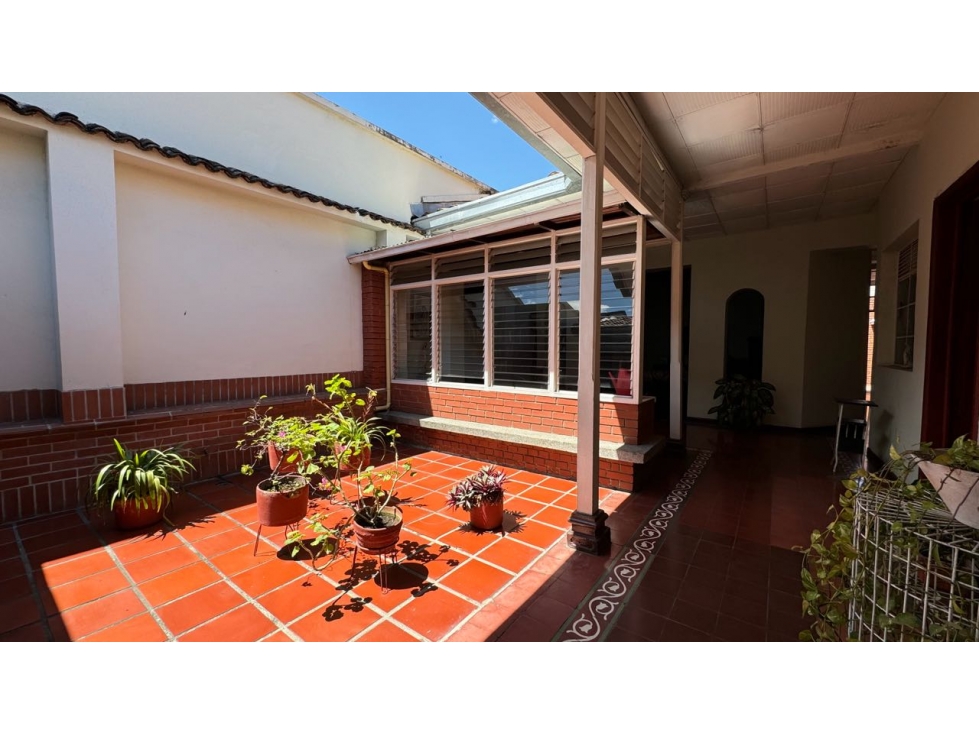 Casa con locales comerciales en venta Barrio El Centro Palmira Valle - 2
