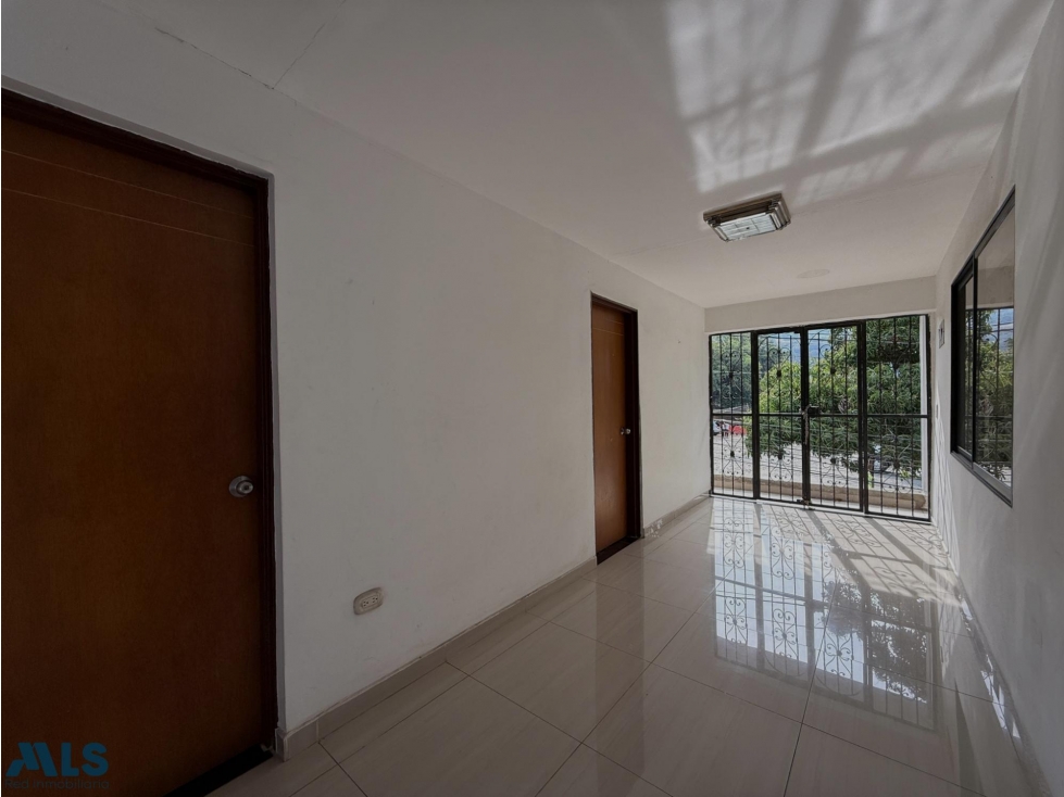 Casa con Lote en ubicación estratégica en San Je...(MLS#253906) - 2