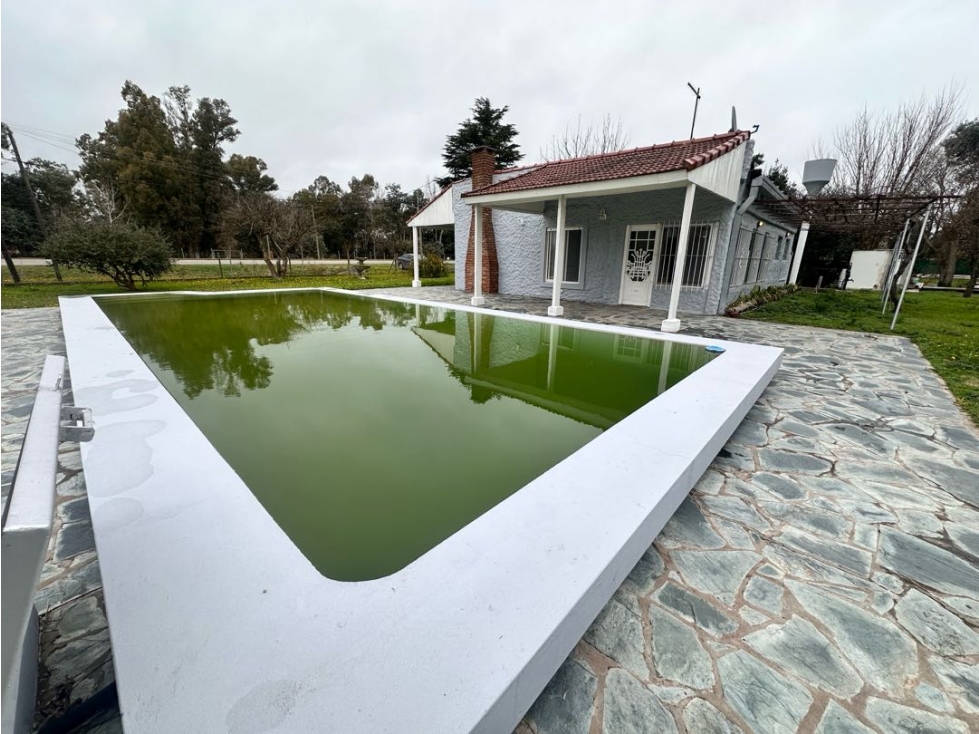 Casa con pileta lote de 2079 m2
