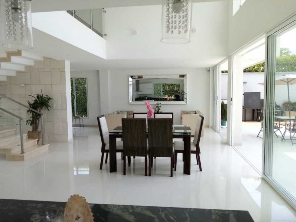 Vendemos moderna casa con piscina en condominio de Alfaguara Jamundí