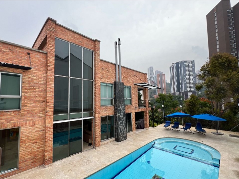 CASA CON PISCINA PRIVADA EN SABANETA - 1