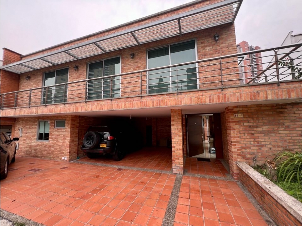 CASA CON PISCINA PRIVADA EN SABANETA - 2