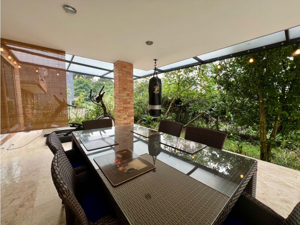 CASA CON PISCINA PRIVADA EN SABANETA - 4