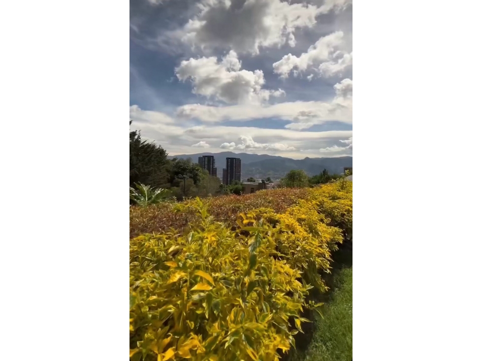Casa con piscina y cancha en el Poblado 10500 millones — foto 4