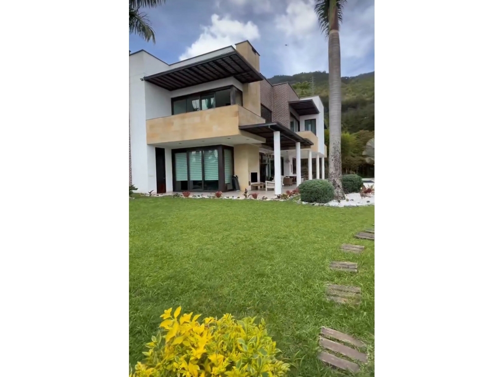 Casa con piscina y cancha en el Poblado 10500 millones — foto 6
