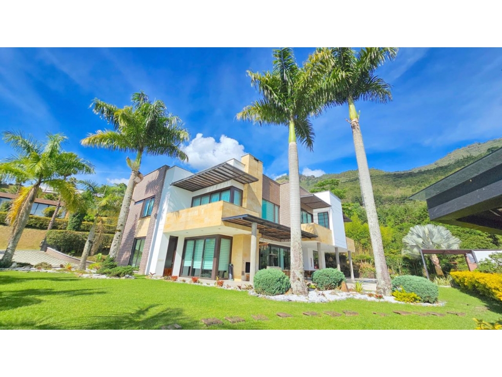 Casa con piscina y cancha en el Poblado 10500 millones — foto 2