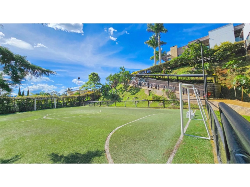 Casa con piscina y cancha en el Poblado 10500 millones — foto 5