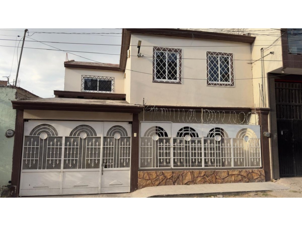 Casa con Posesión Física en Salamanca - Entrega Inmediata - 1