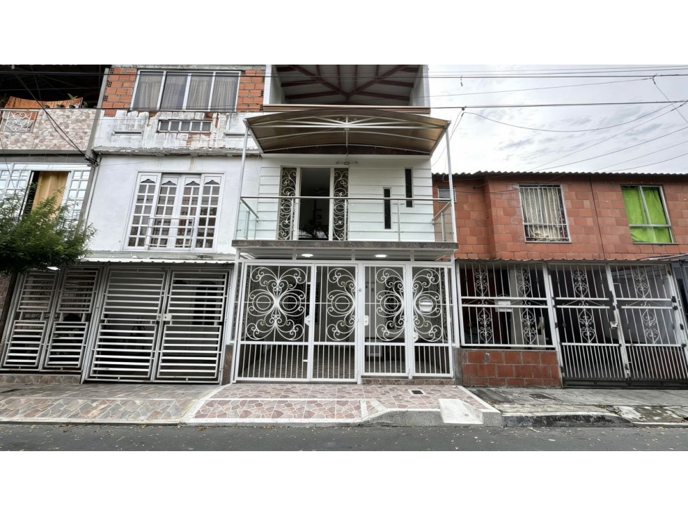 Casa con terraza en venta | Almendros de La Italia - Palmira