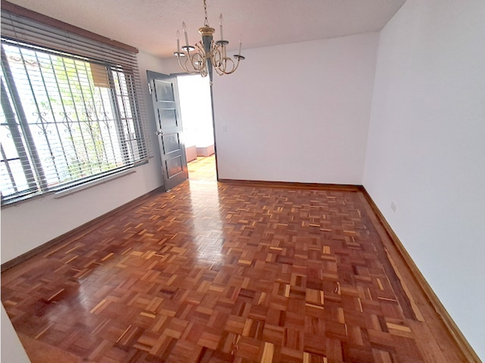 ¡CASA CON TERRAZA, IDEAL VIVIENDA U OFICINA, EN SANTA BÃRBARA! — foto 2