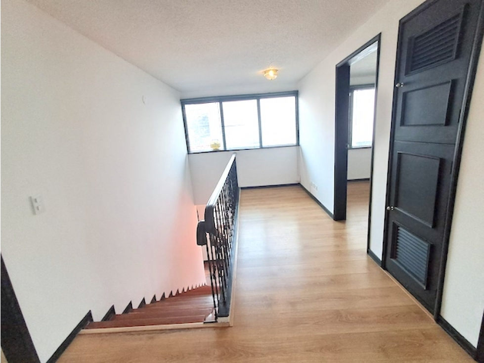 ¡CASA CON TERRAZA, IDEAL VIVIENDA U OFICINA, EN SANTA BÃRBARA! — foto 3