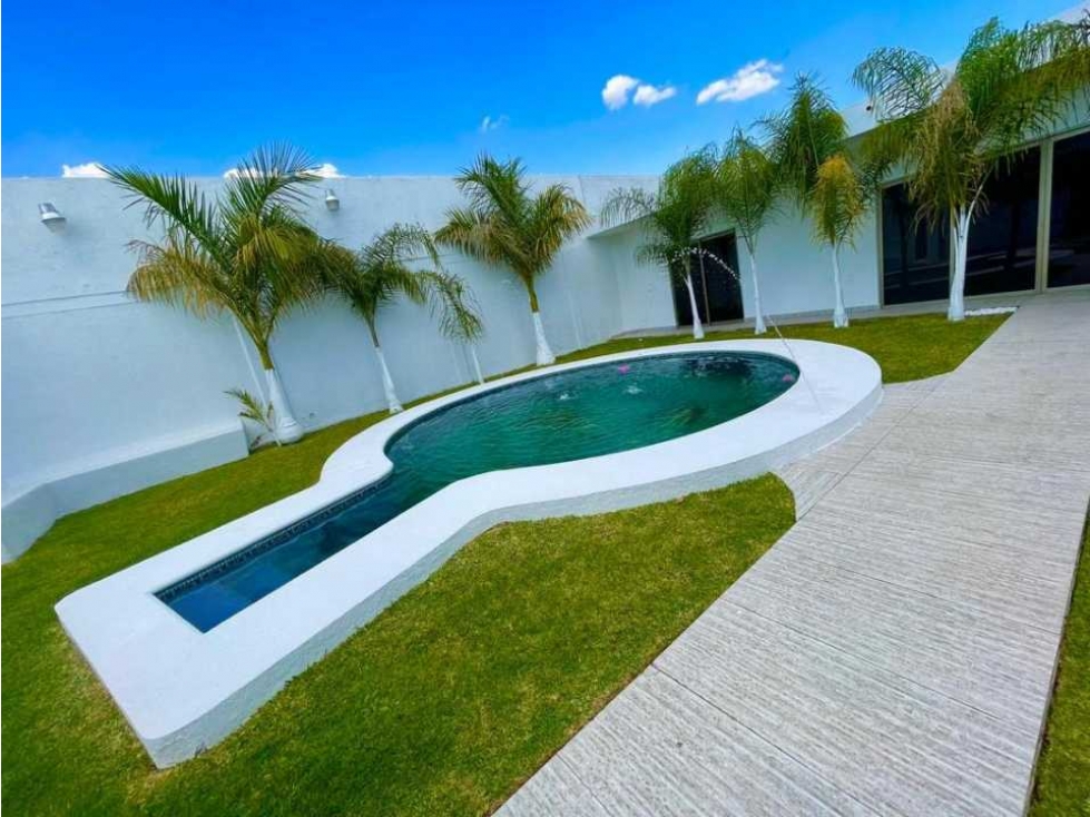 Casa con Terraza y Alberca en Agua Blanca, El Salto - 1